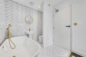 Quayside Escape- Tranquil Double Room in shared home with private Free Standing Bath and Free Parking